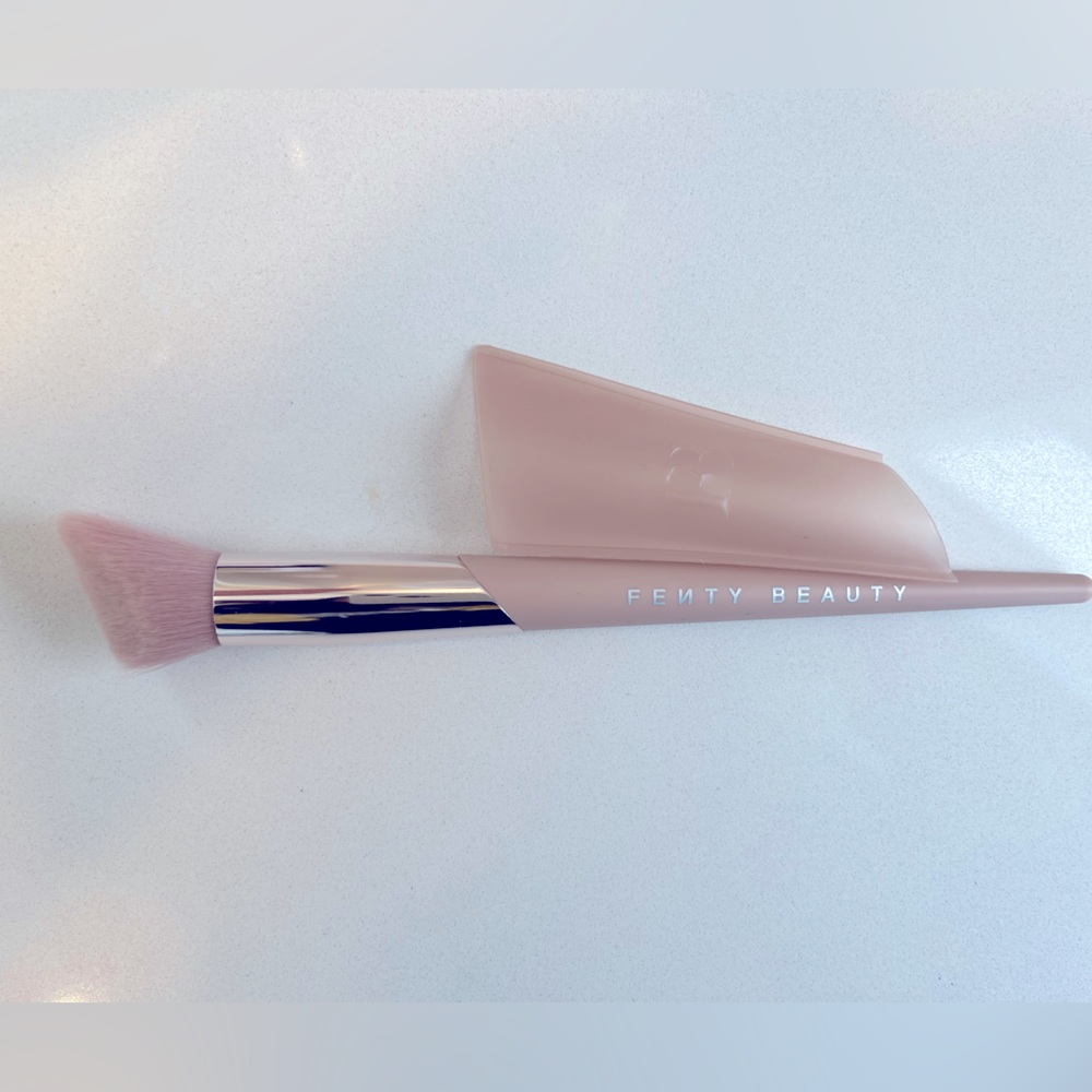 Fenty Beauty Highlight Brush